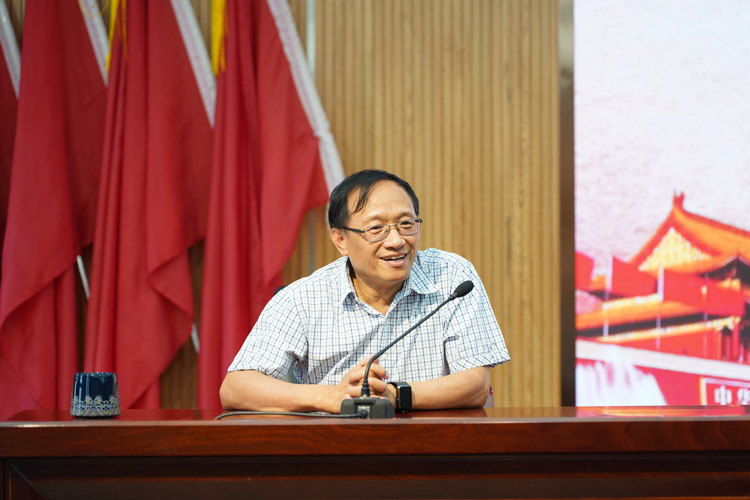 10公司黨委書記、董事長(zhǎng)楊寶璋同志對(duì)新一屆團(tuán)委和團(tuán)員青年提出要求和期望.jpg